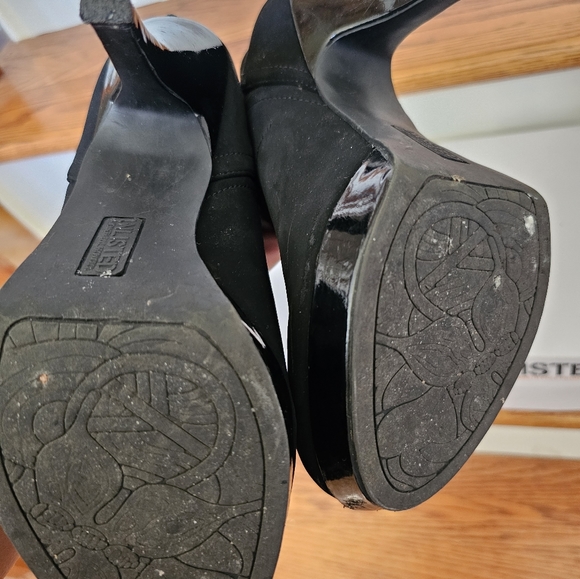 Womens Low Cut Boots by Kenneth Cole-Unlisted; Black Suede, Size: 8.5 M - Picture 5 of 10